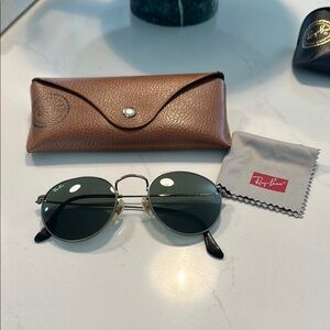 Ray-Ban Round Metal Sunglasses - Black and Gold